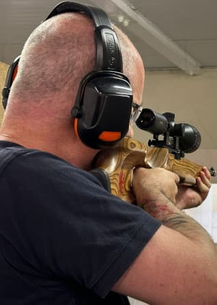 Man shooting precision with a ruger